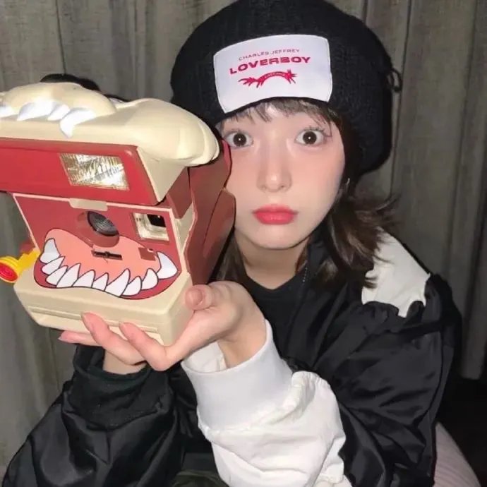 那女孩是谁